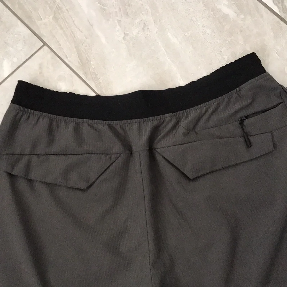 CHAMPION Men 9” Inseam Training lightweight Grey Shorts | M